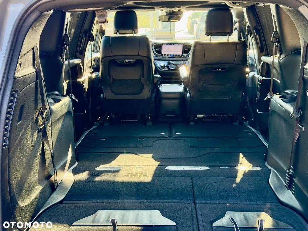 Chrysler Pacifica - 35