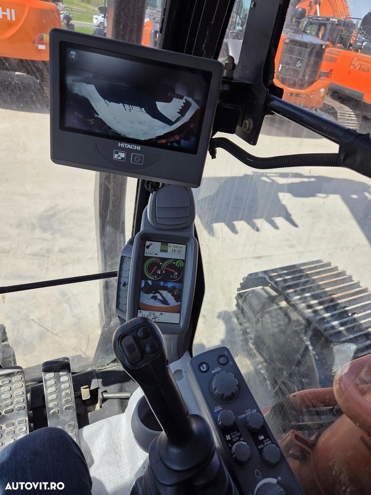 Hitachi 32t, cupa 1,8mc NOUA, 2019, 7.237h, consum mediu 18,6litri/ora, Isuzu 265CP, 3 pompe hidr HITACHI, produs in JAPONIA, lant 80% bun doar 991h deplasare, reviziile facute, inst picon si rotire, antifurt, Ad sapare 8m, AC, leasing 3 ani-PROMOTIE 96.900 - 32