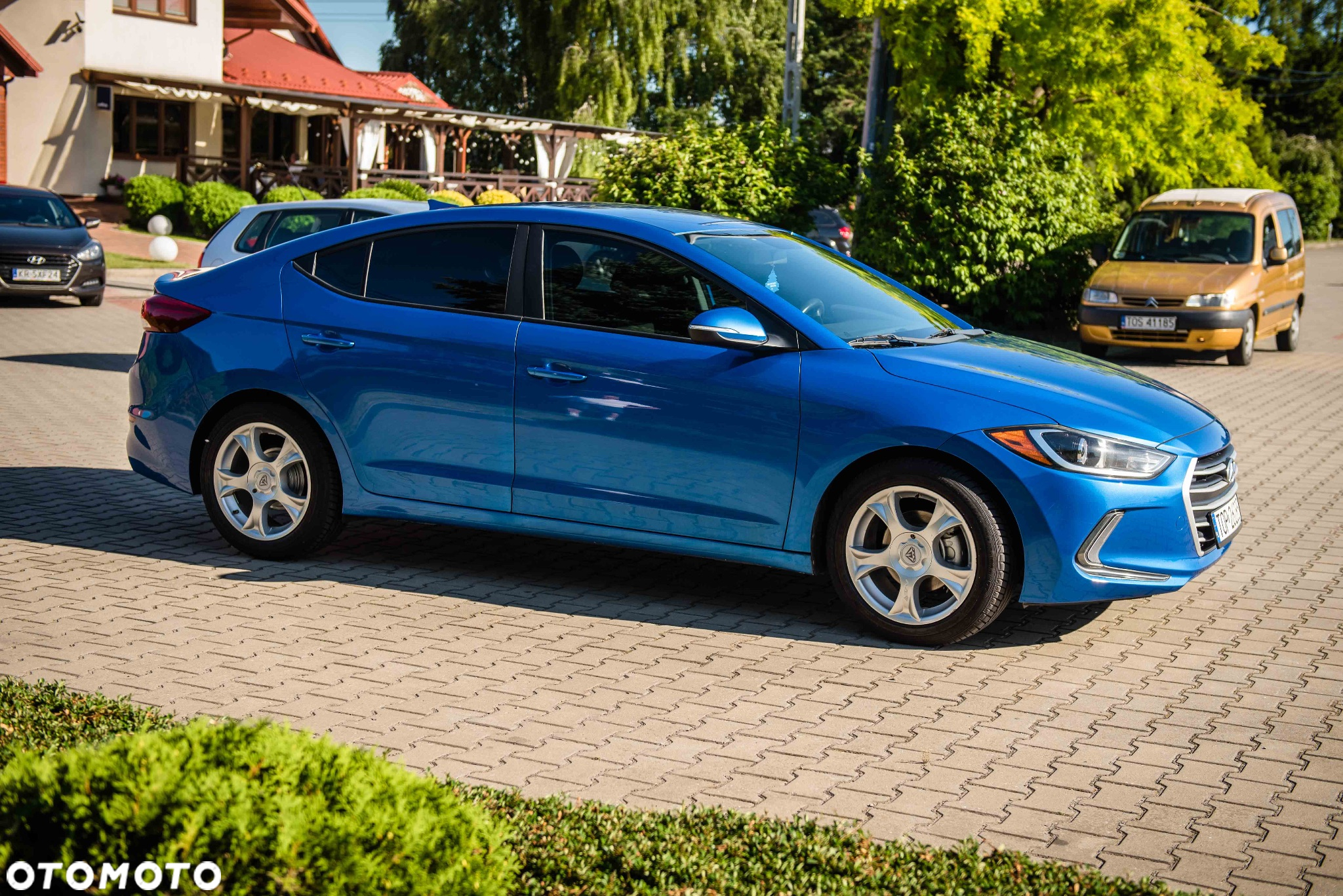 Hyundai Elantra - 10