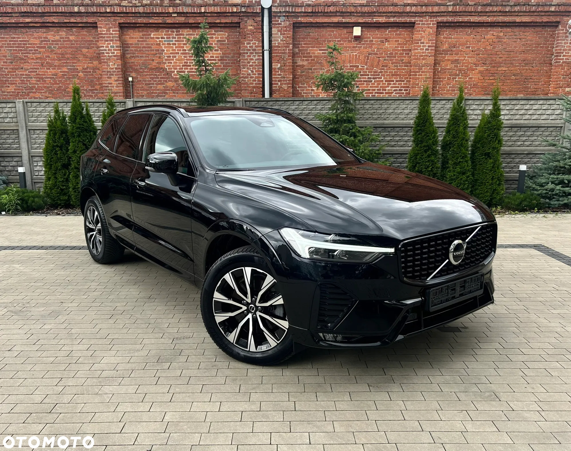 Volvo XC 60 B4 D AWD Plus Dark - 2