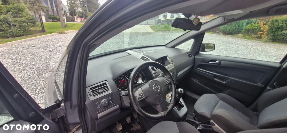 Opel Zafira - 10