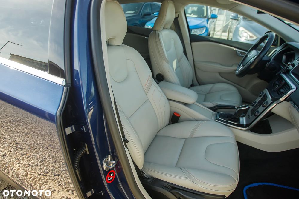 Volvo V40 Cross Country D3 Geartronic Ocean Race - 32