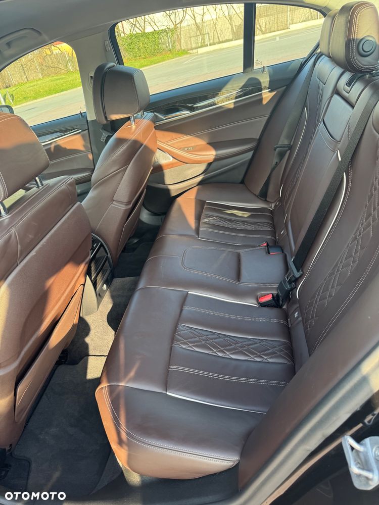 BMW Seria 5 520d xDrive - 11