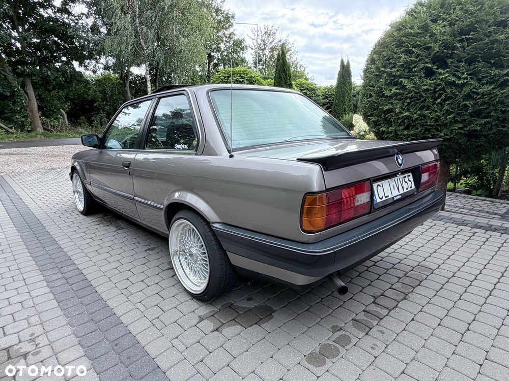 BMW Seria 3 318i - 6