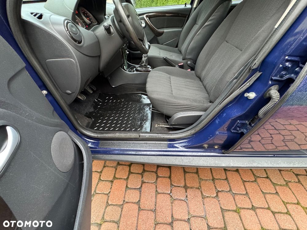 Dacia Duster 1.6 Laureate 4x4 - 28