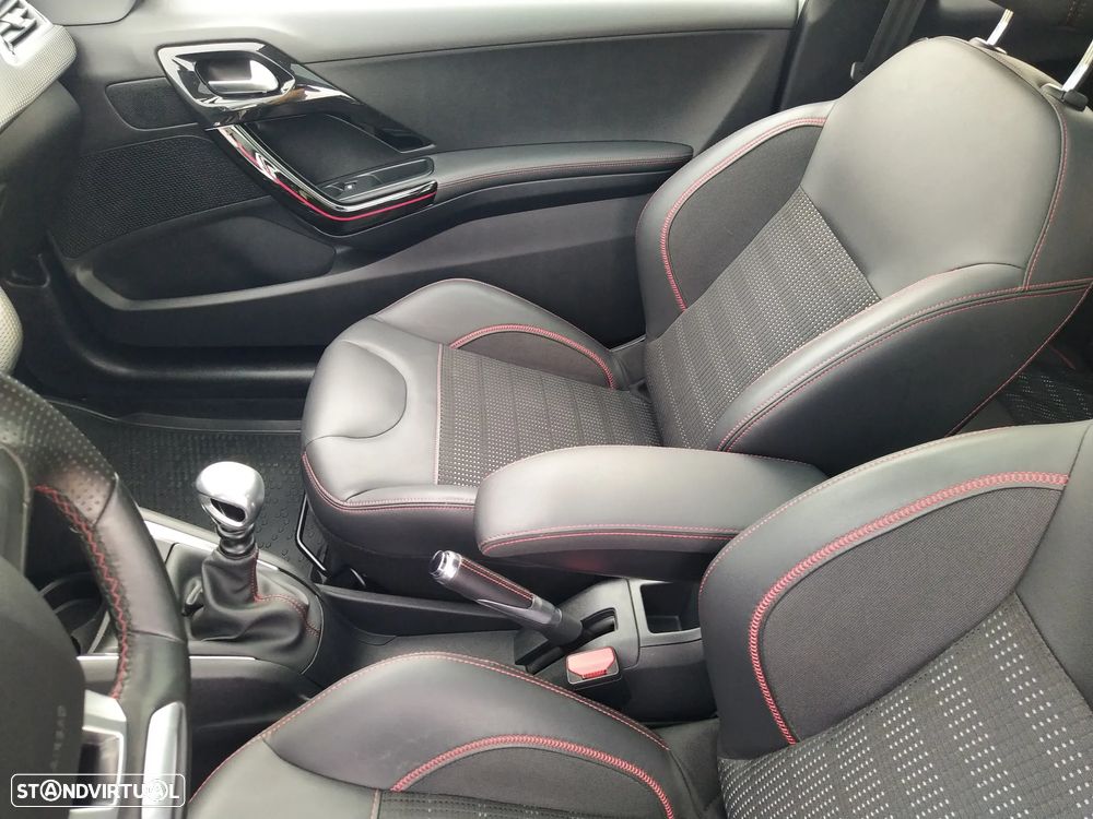 Peugeot 208 1.6 BlueHDi GT Line - 32