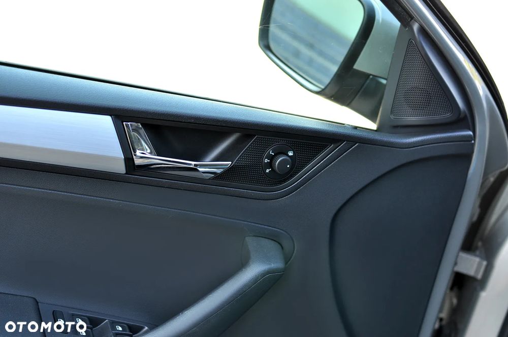 Skoda RAPID 1.0 TSI Style - 24