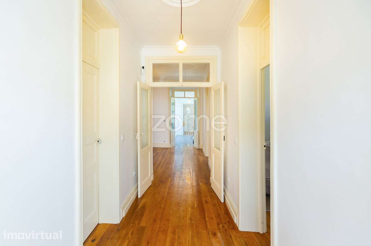 Moradia T4 renovada com vista serra, quintal e entrada lateral - Grande imagem: 5/50