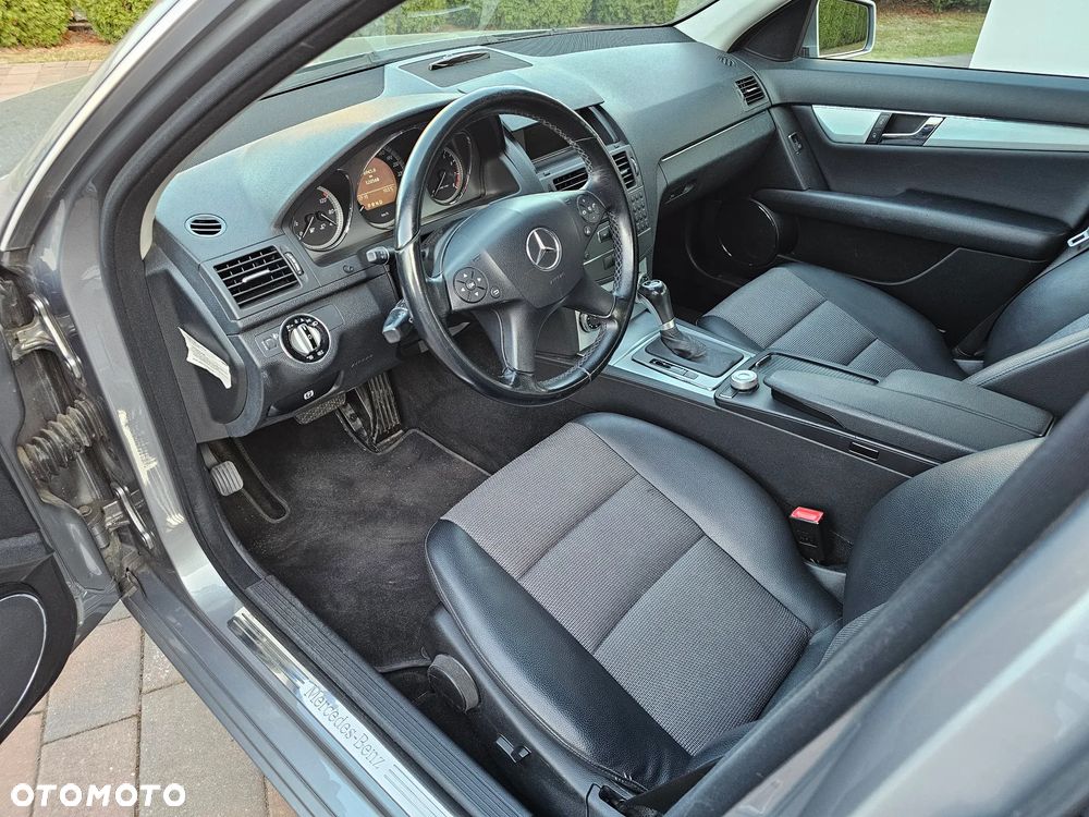 Mercedes-Benz Klasa C 180 CGI Automatik BlueEFFICIENCY - 11