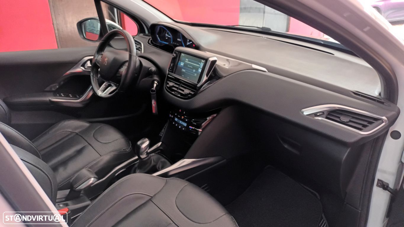Peugeot 2008 1.2 PureTech Allure - 54