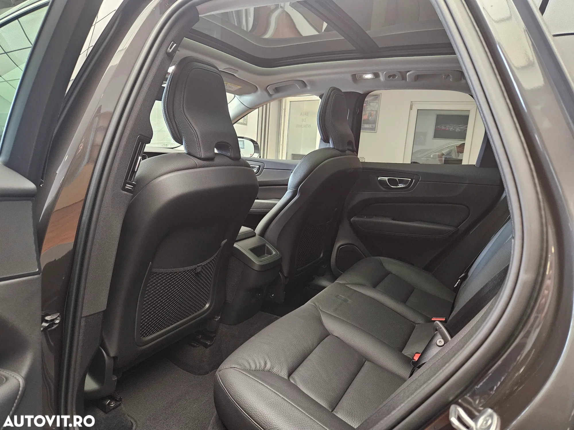 Volvo XC 60 B4 D Geartronic Momentum Pro - 11