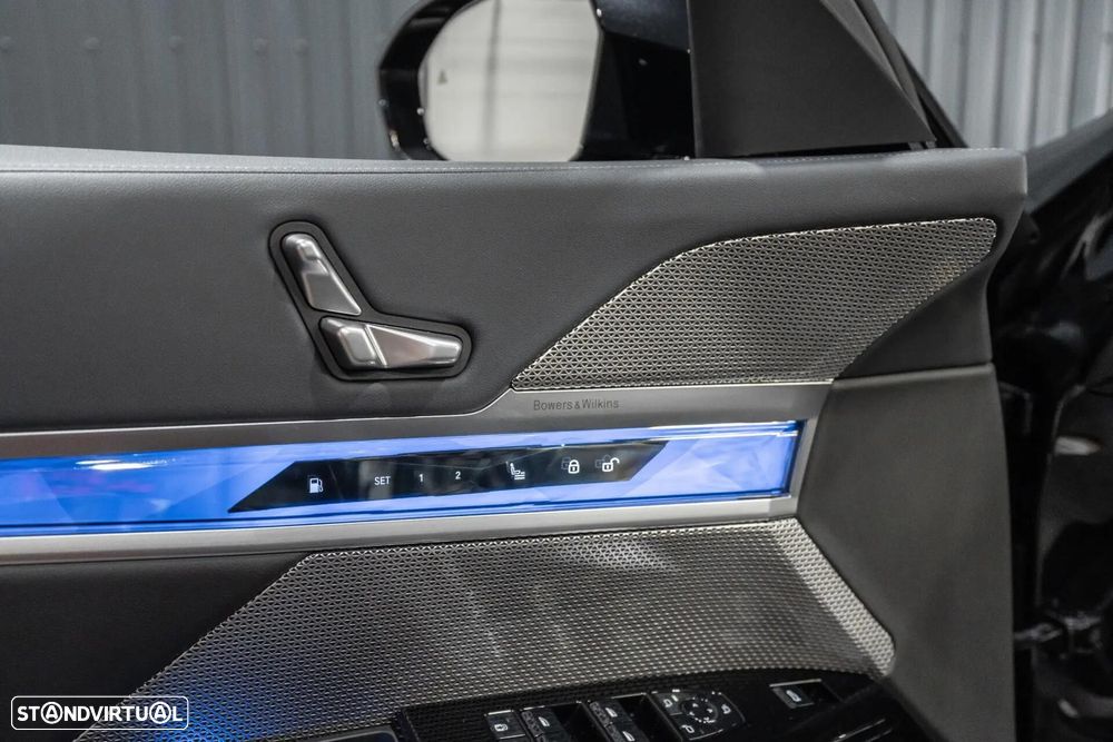 BMW 750 750e xDrive Pack Desportivo M - 19