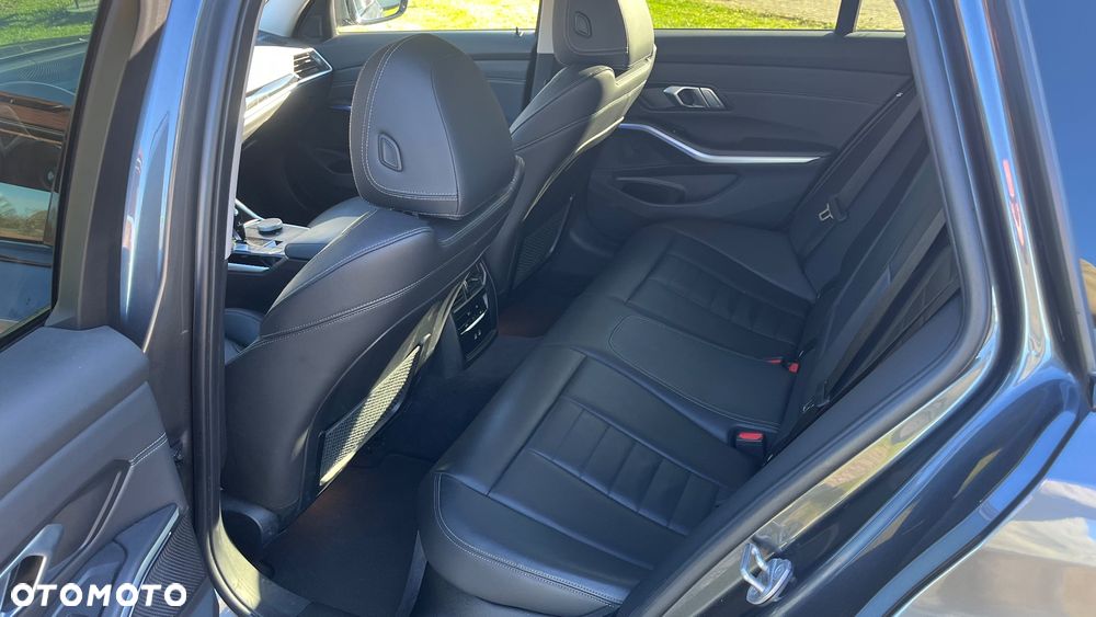 BMW Seria 3 320d Luxury Line Purity sport - 21