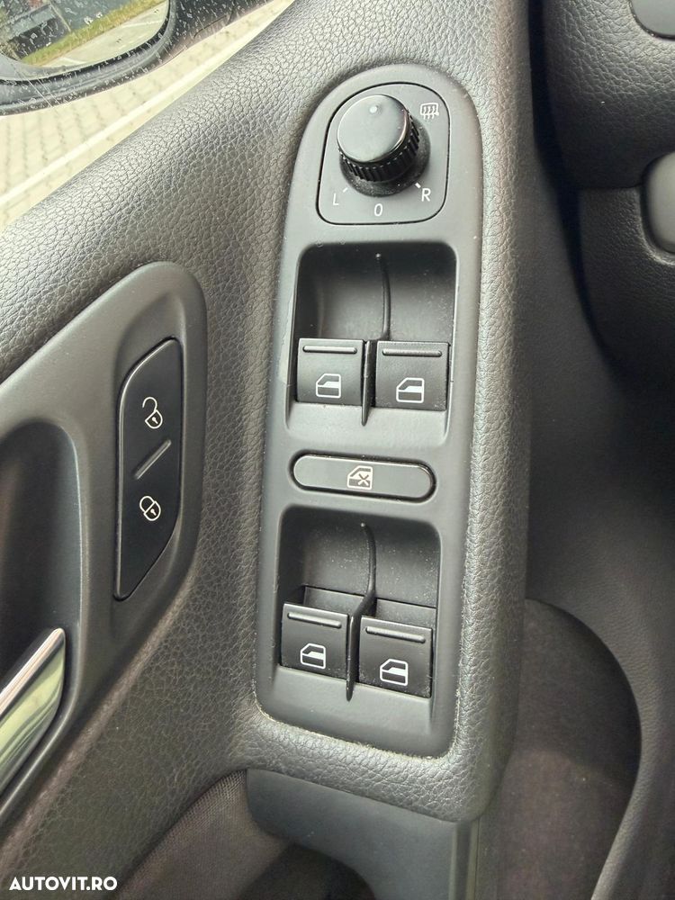 Volkswagen Golf 1.6 TDI DPF Trendline - 11