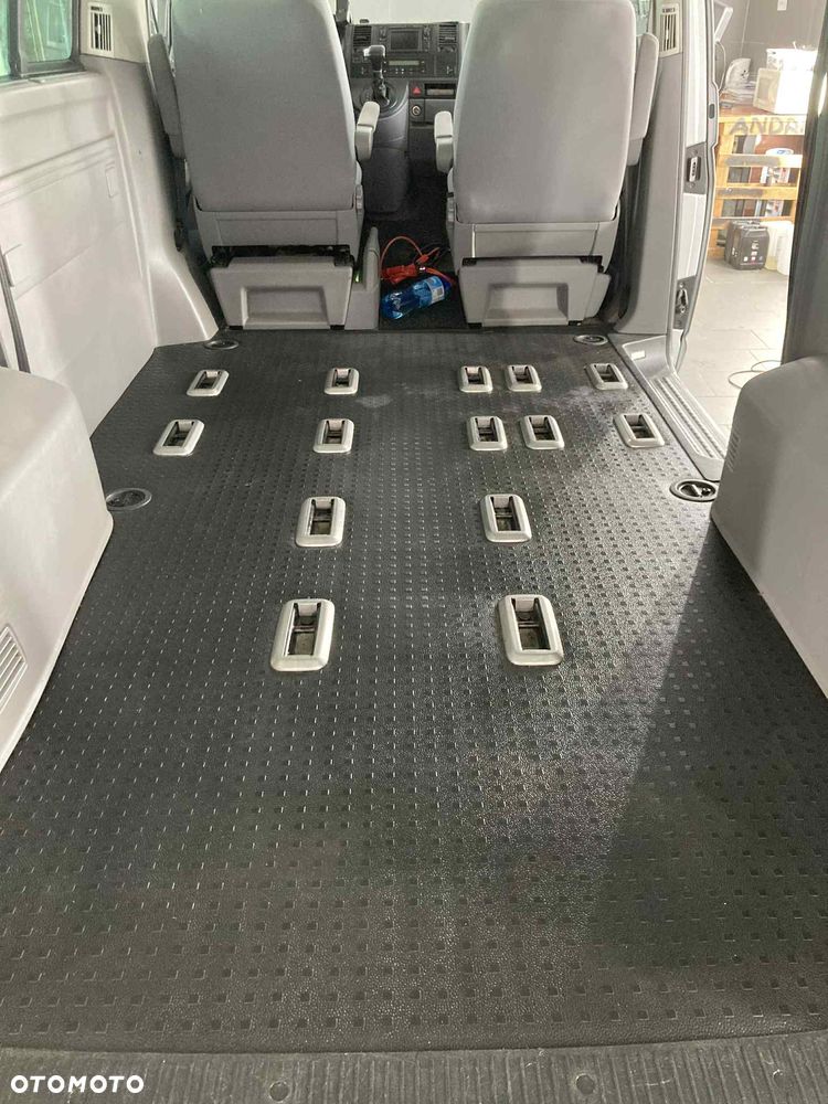 Volkswagen Caravelle - 14