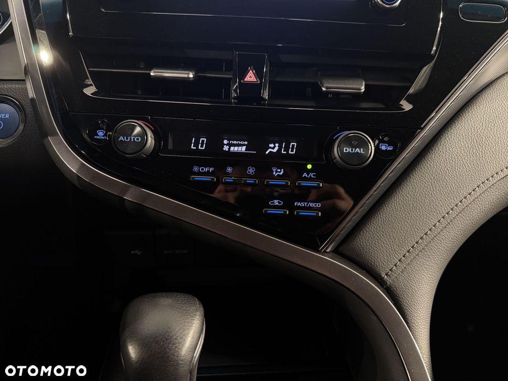 Toyota Camry - 24