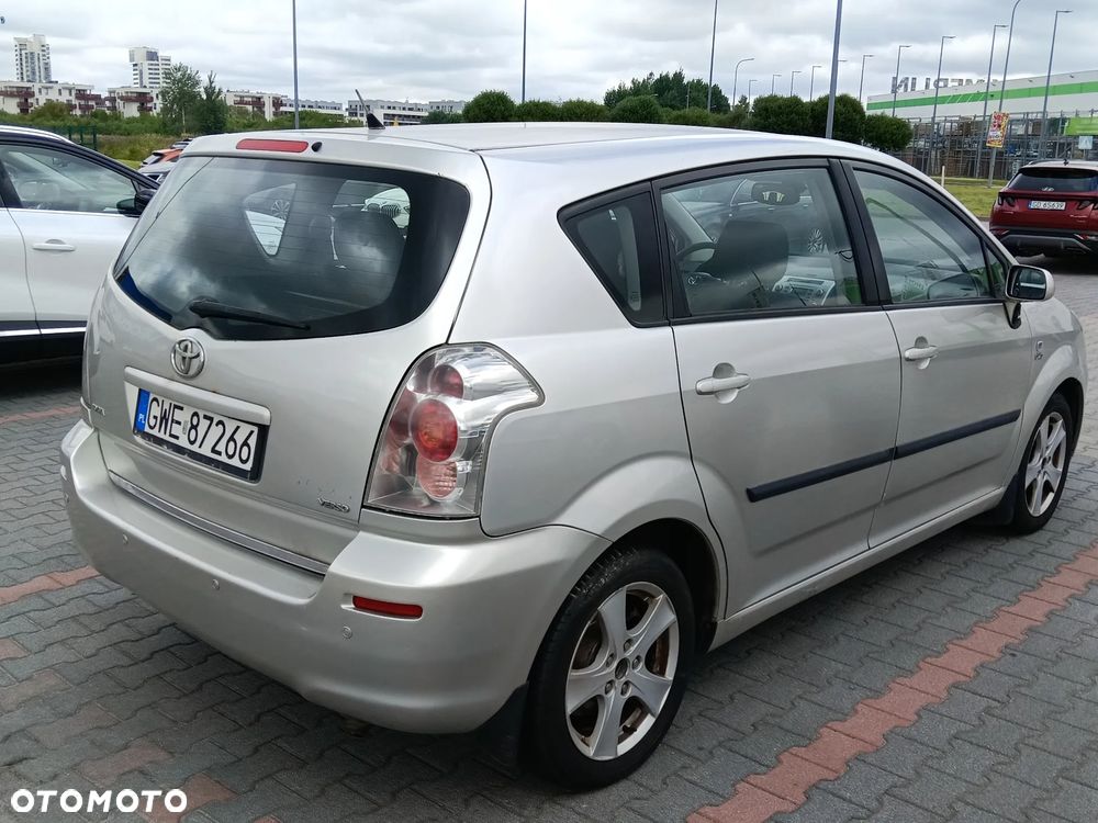 Toyota Corolla Verso - 3