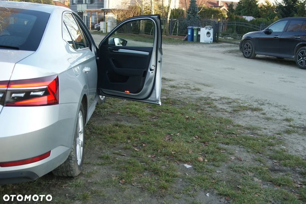 Skoda Superb 2.0 TDI Ambition DSG - 28