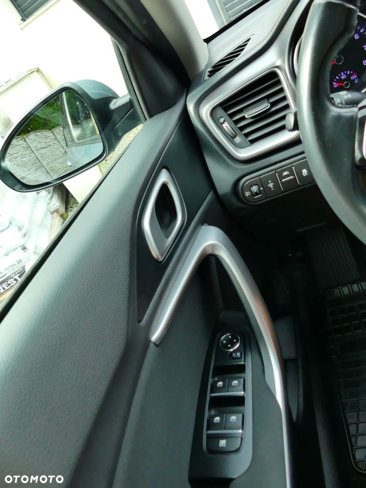 Kia Ceed - 16