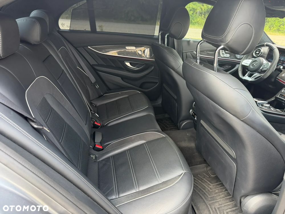 Mercedes-Benz Klasa E AMG 63 S 4Matic+ AMG Speedshift MCT-9G - 29