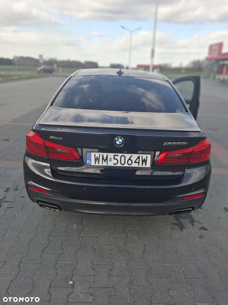 BMW Seria 5 M550i xDrive - 16