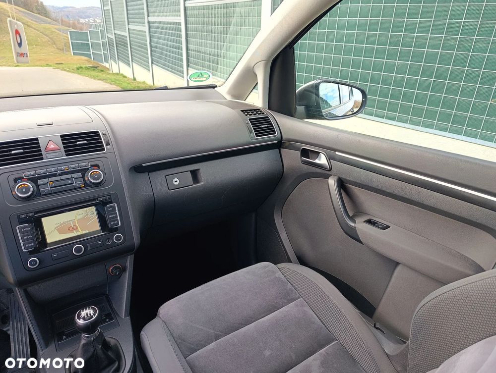 Volkswagen Touran 2.0 TDI DPF BlueMotion Technology Highline - 29