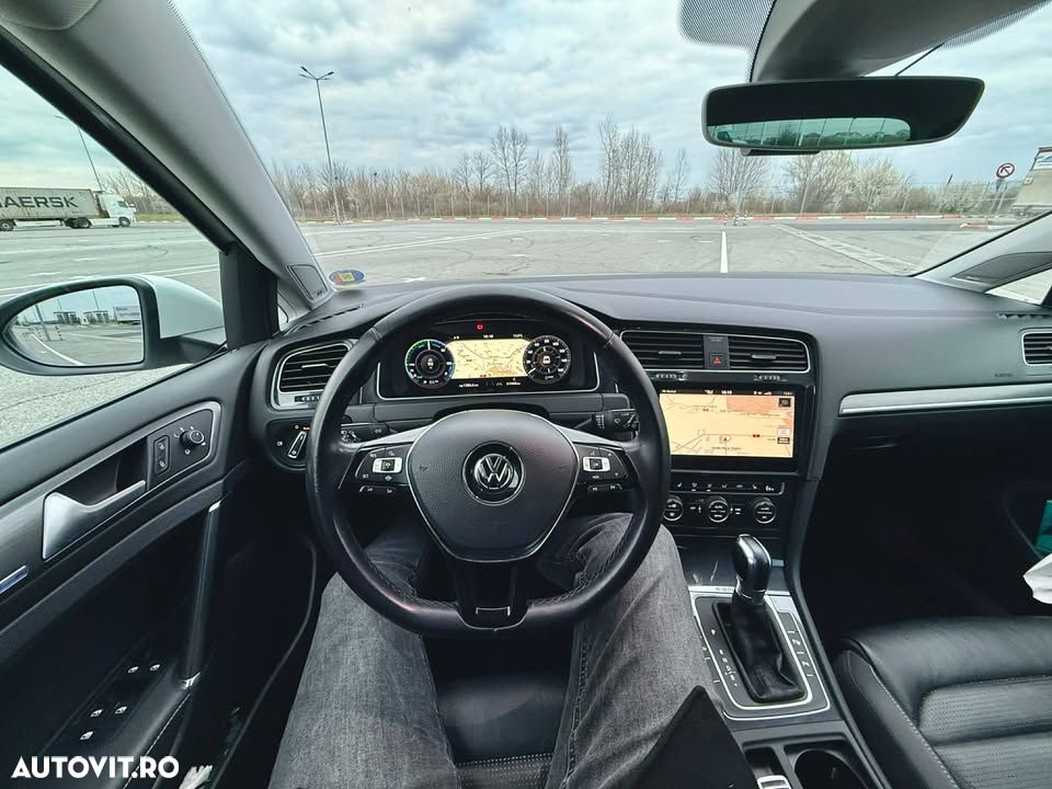 Volkswagen e-Golf - 10