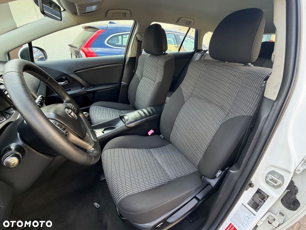 Toyota Avensis 1.8 Comfort - 6