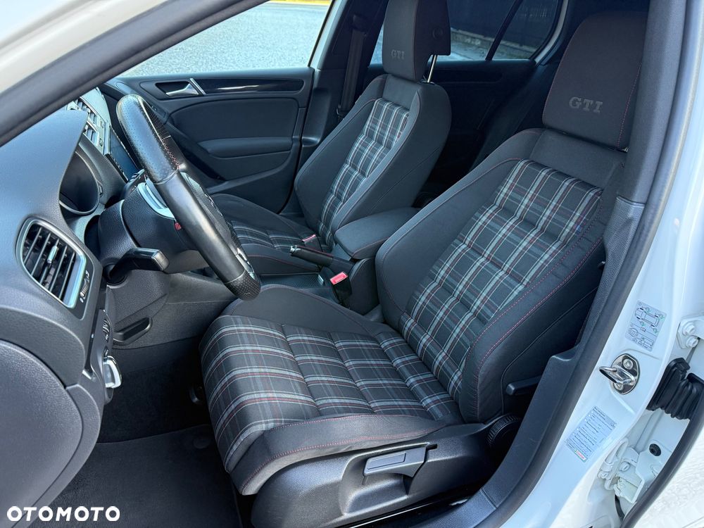 Volkswagen Golf 2.0 GTI - 26