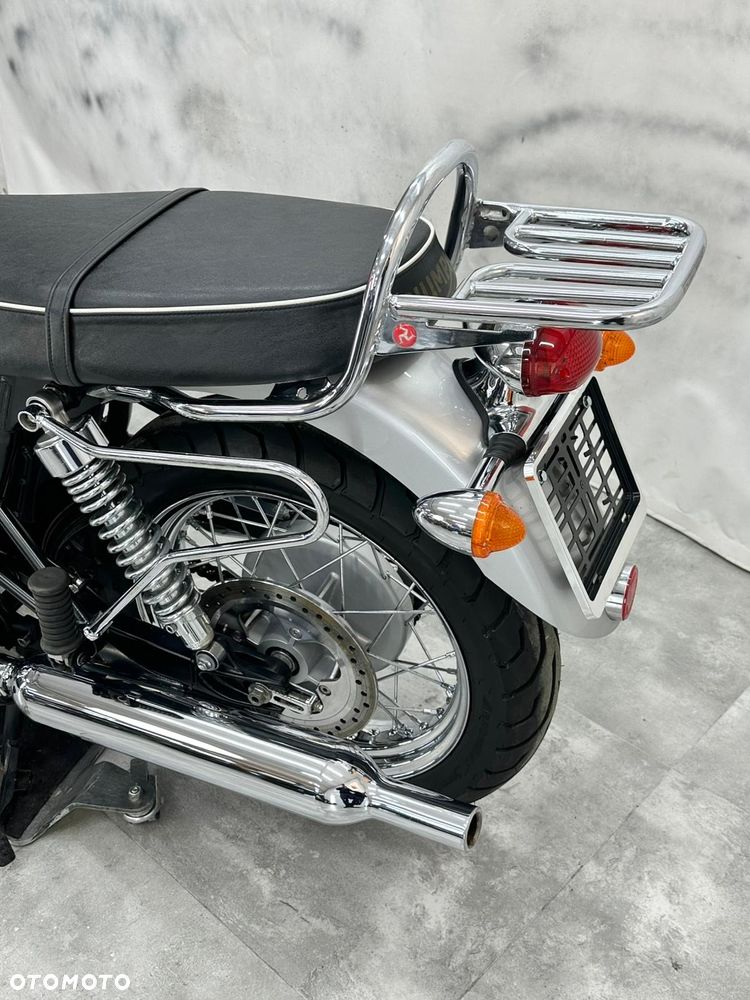 Triumph Bonneville - 18