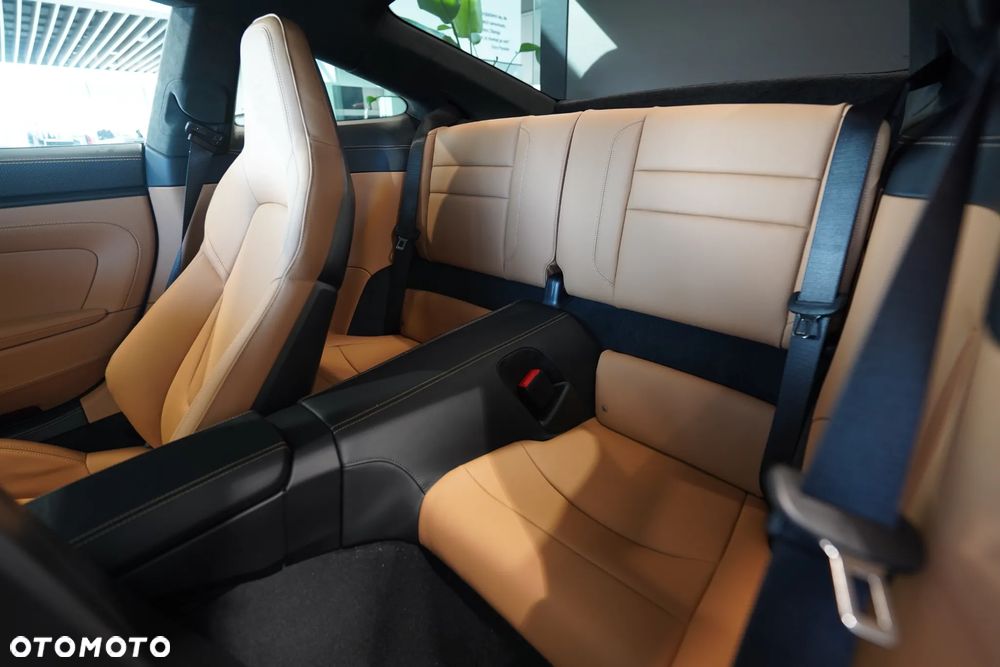 Porsche 911 GT3 Touring PDK - 10