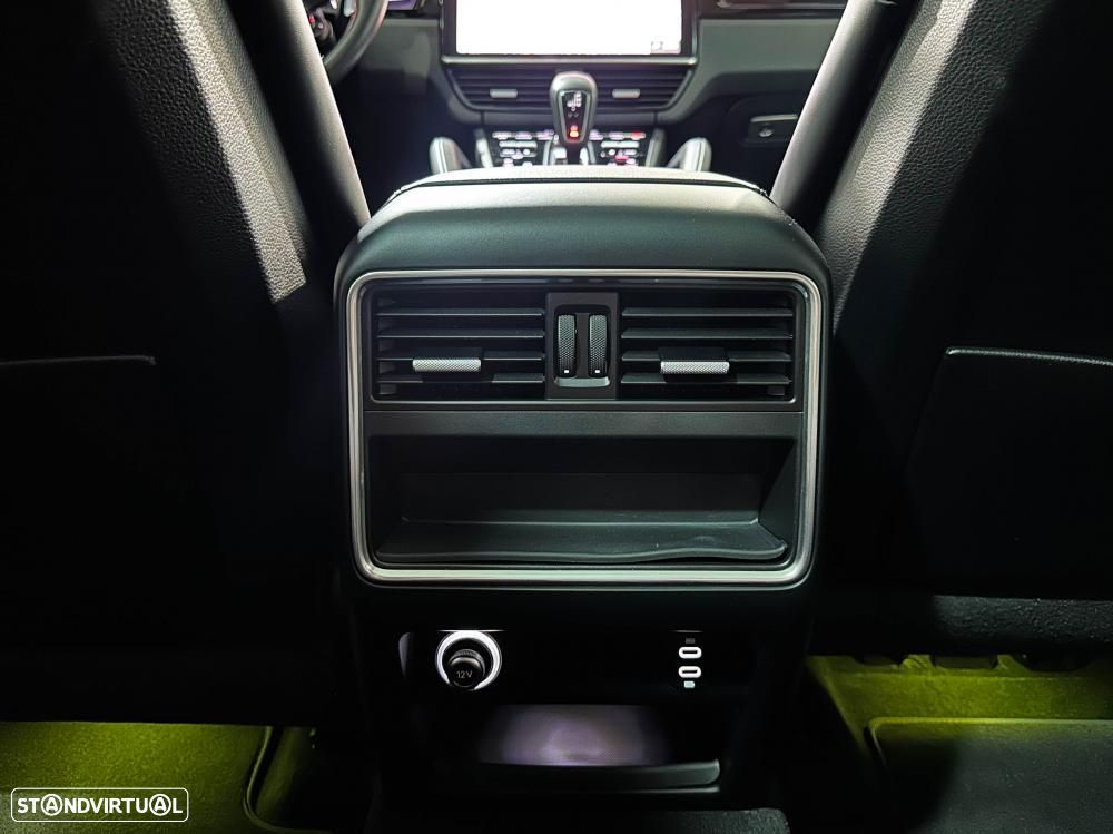 Porsche Cayenne Coupé E-Hybrid Platinum Edition - 28