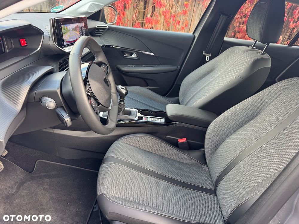 Peugeot 208 - 19