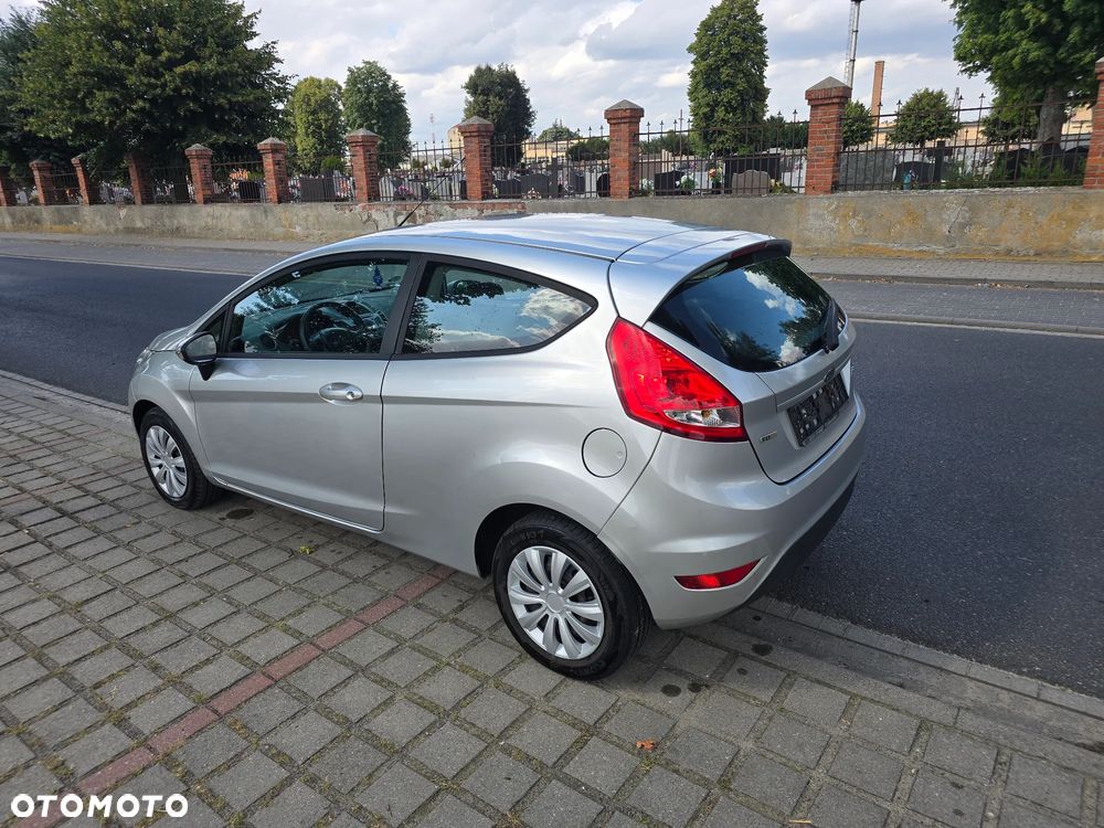 Ford Fiesta 1.6 TDCI Ambiente - 8
