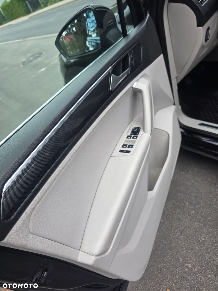 Volkswagen Tiguan 2.0 TDI SCR R-Line - 17