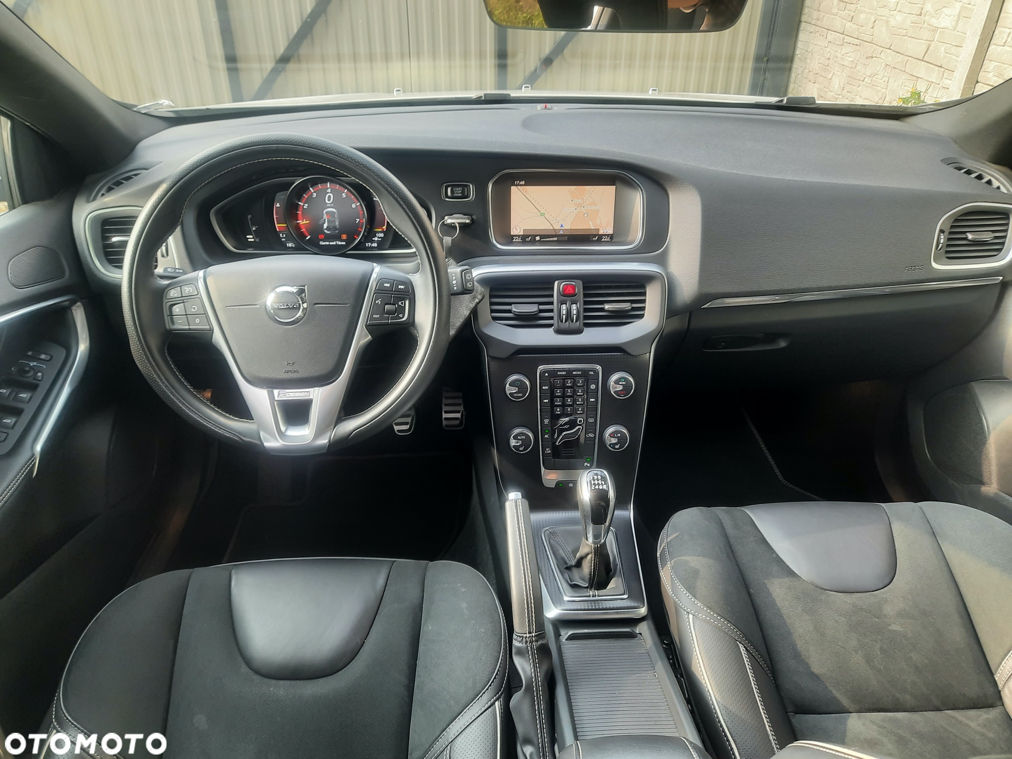 Volvo V40 T3 Drive-E R-Design Momentum - 19