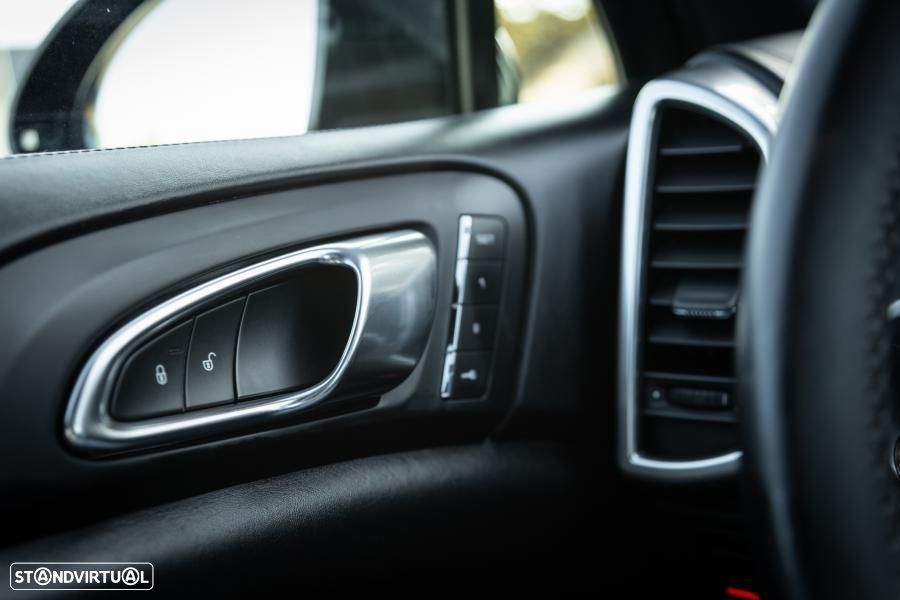 Porsche Cayenne S E-Hybrid - 41