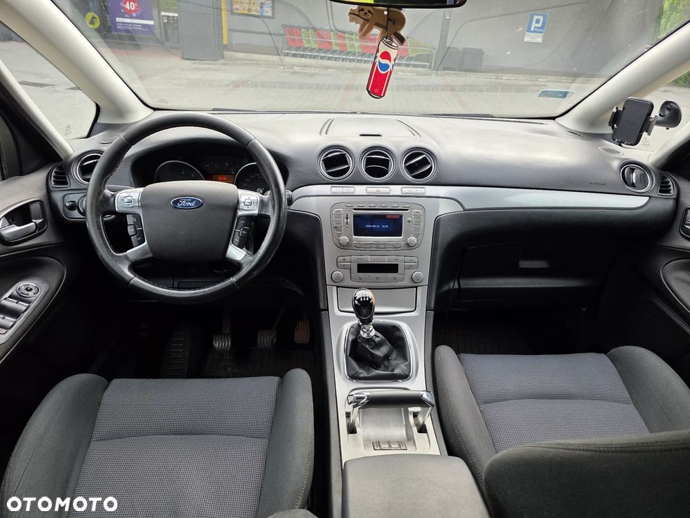 Ford S-Max - 17