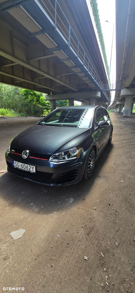 Volkswagen Golf 2.0 TSI GTI - 1