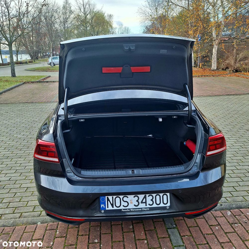 Volkswagen Passat - 9