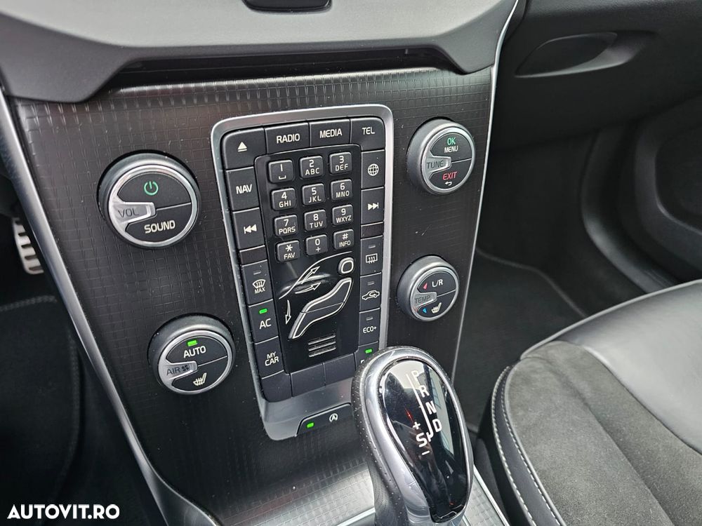 VOLVO V40 2019 — imagine 21