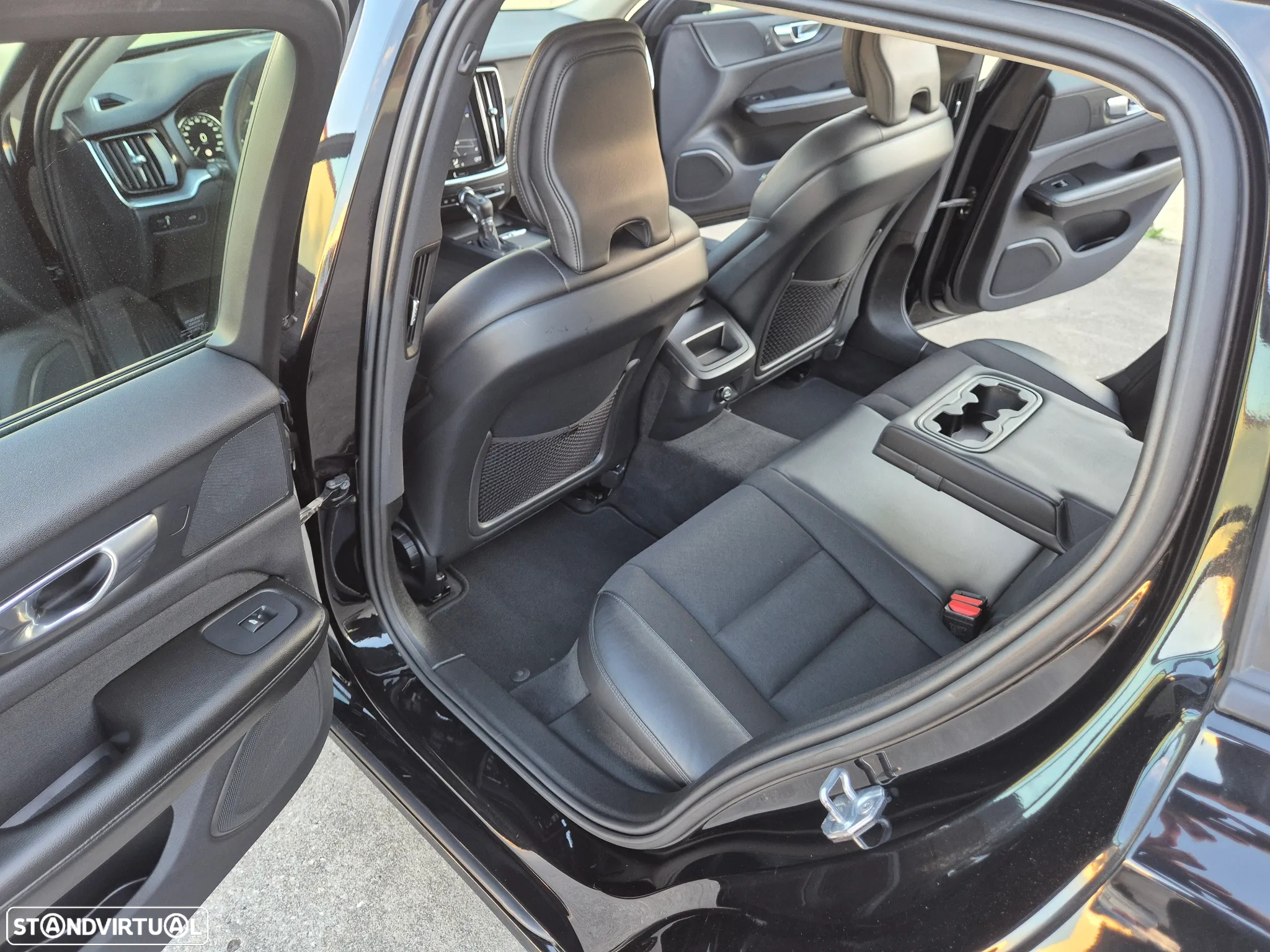 Volvo V60 2.0 D3 Momentum Plus Geartronic - 46