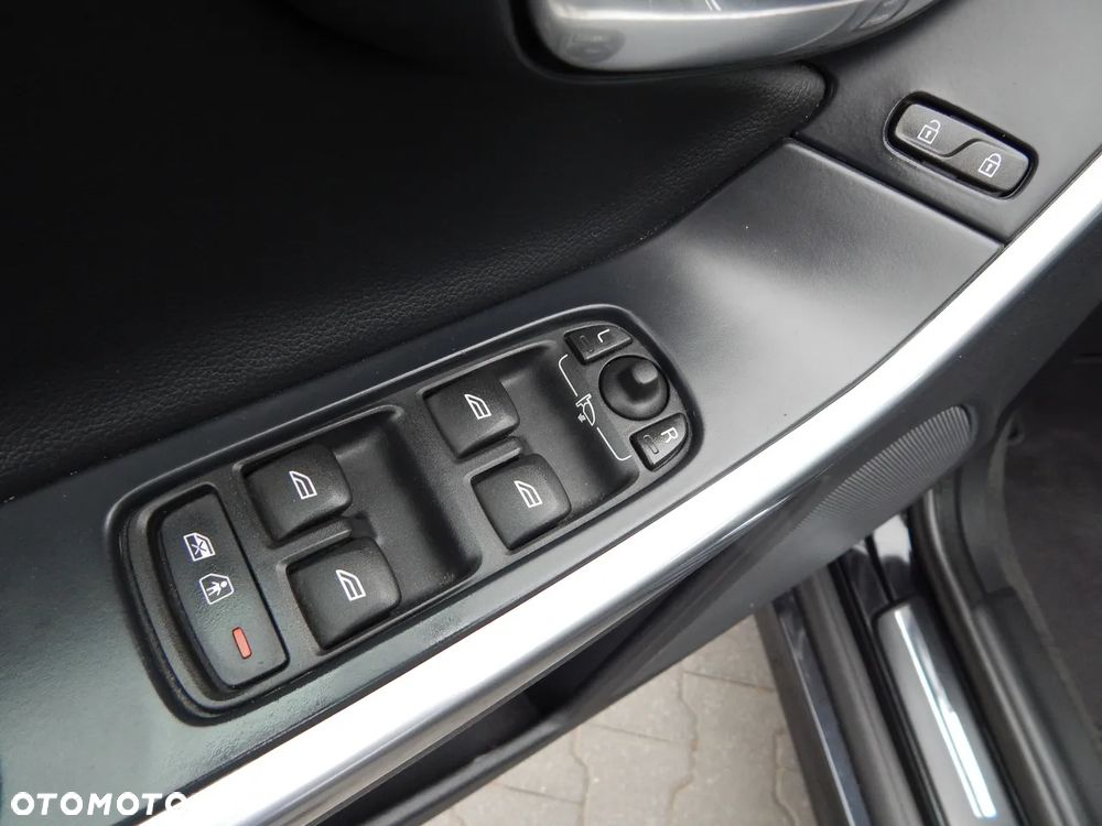 Volvo XC 60 D4 AWD Geartronic Momentum - 16