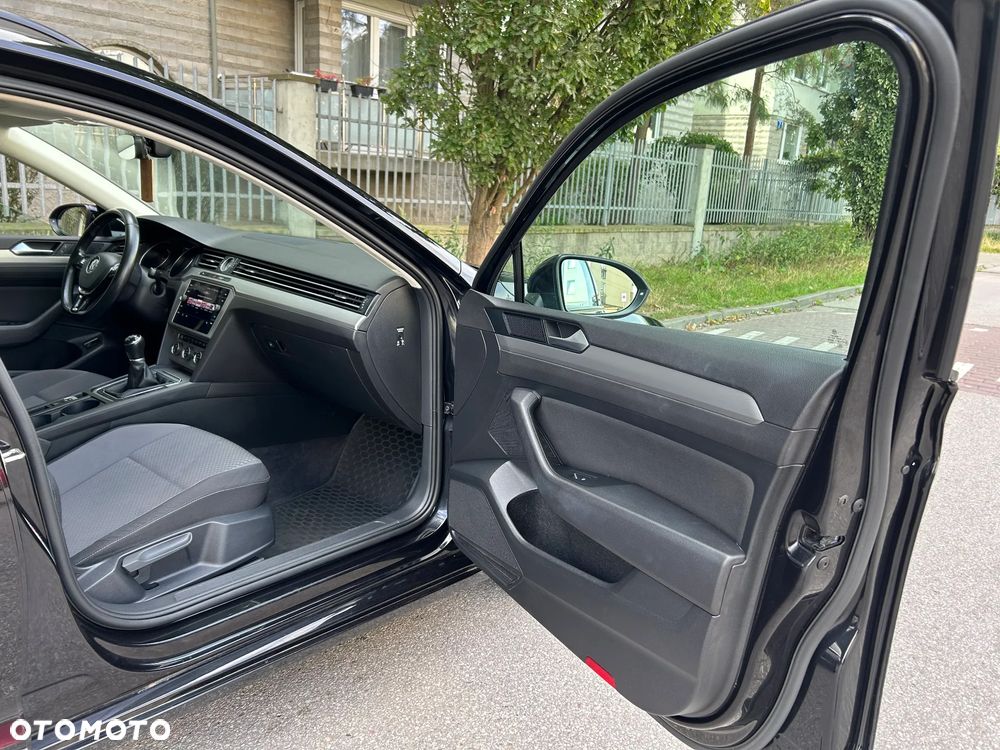 Volkswagen Passat - 17