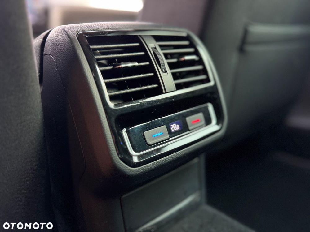 Volkswagen Passat Variant 2.0 TDI SCR DSG 4Motion Business - 13