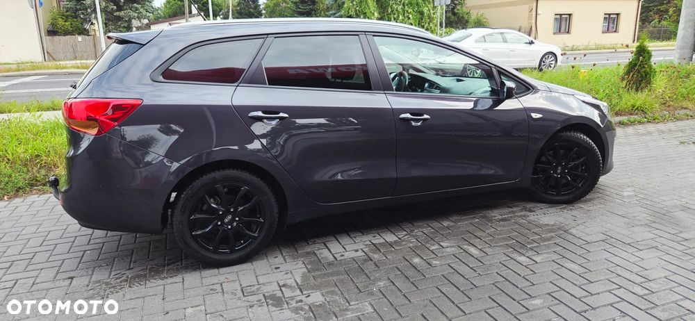 Kia Ceed 1.6 GDI ISG SW Dream Team Edition - 17