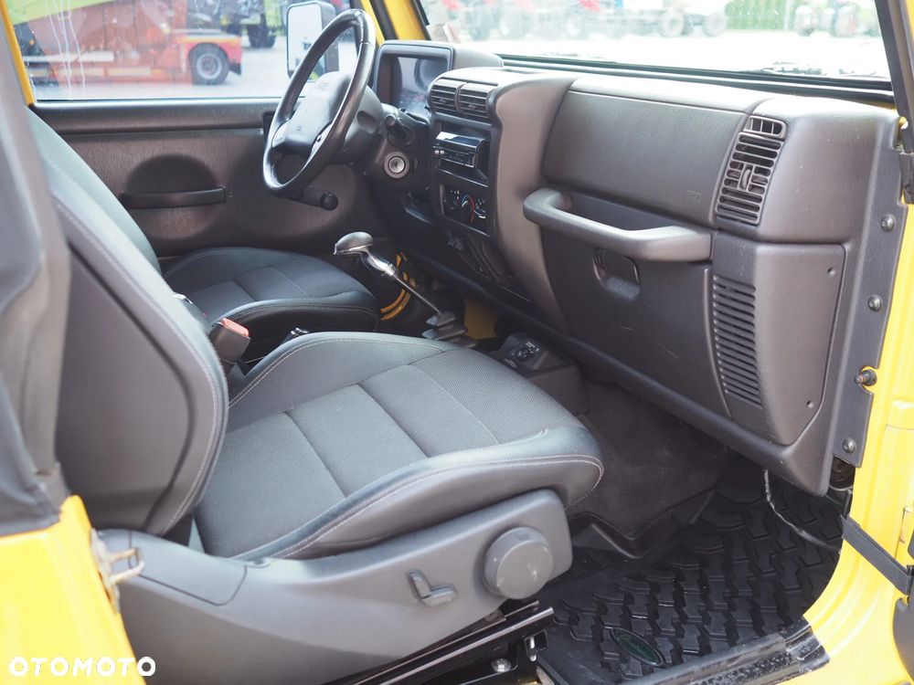 Jeep Wrangler 4.0 Sport - 11