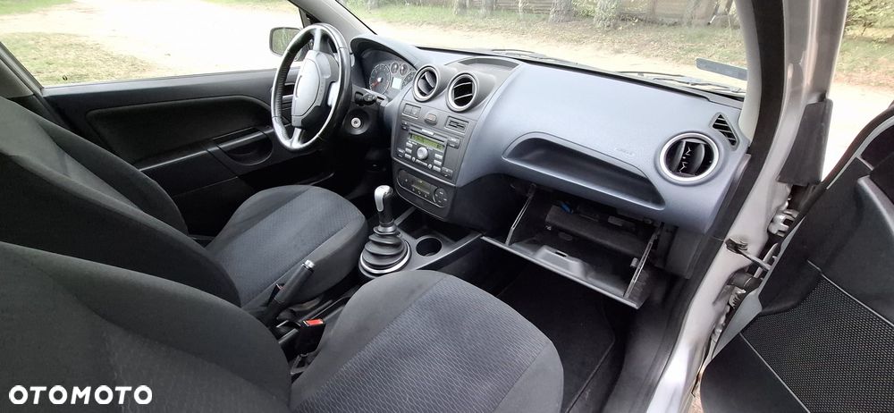 Ford Fiesta 1.4 Ghia - 10