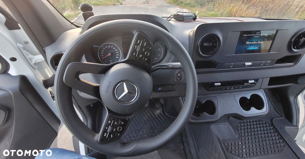 Mercedes-Benz Sprinter - 2