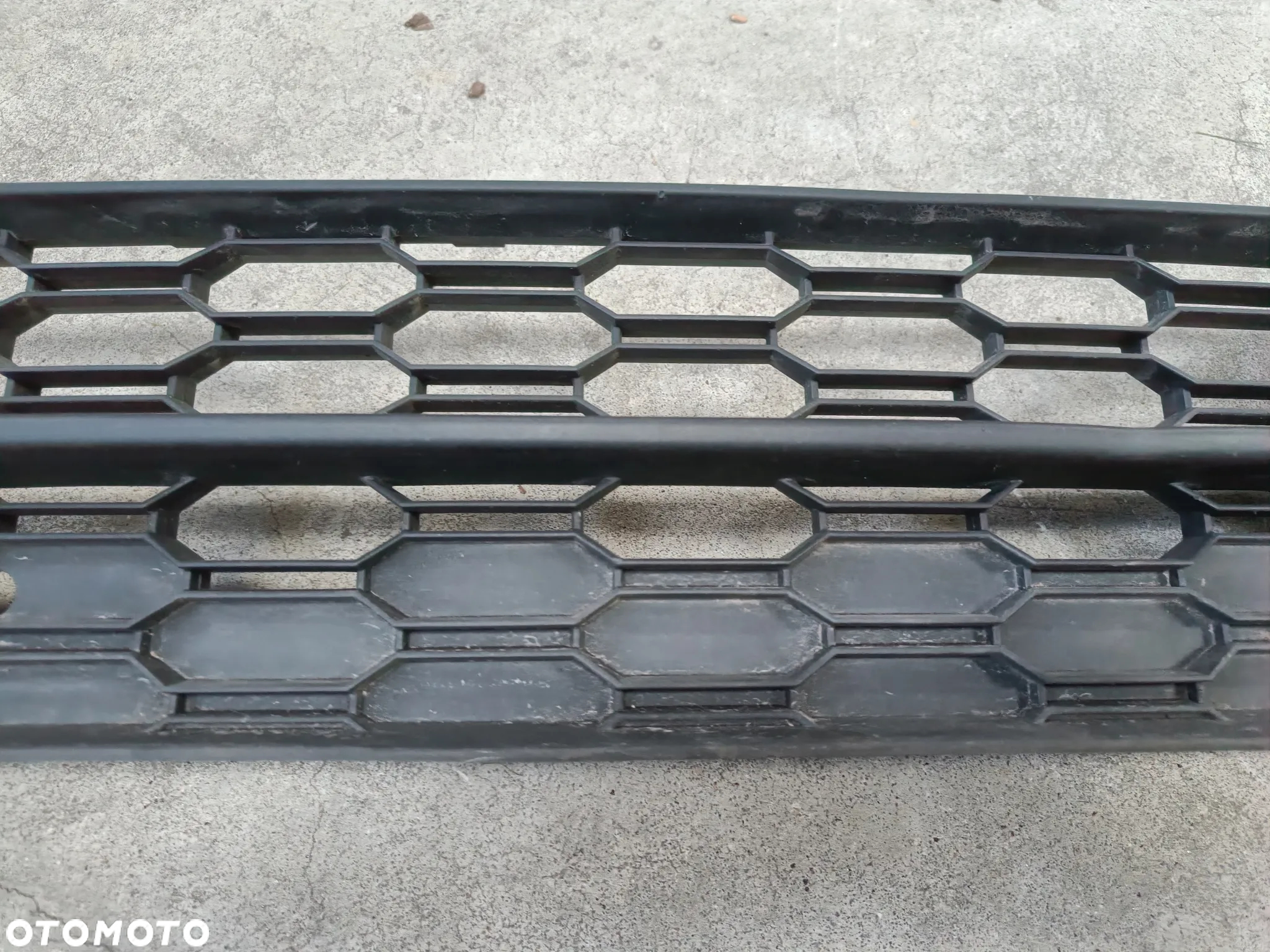 Kratka Środkowa Zderzaka Skoda Octavia 3 III FL Lift Atrapa Zaślepka 5E0853677L - 3